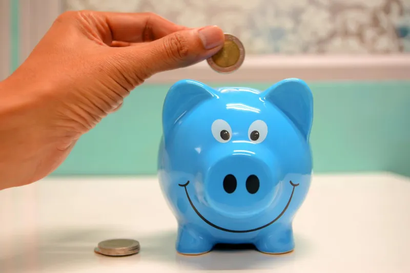The Classroom Piggy Banks That Raised a Generation of Savers — Until America Forgot They Ever Existed