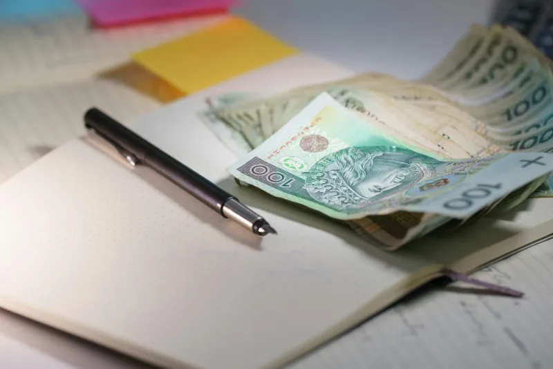 The Weekly Savings Ritual That Made Christmas Magic — Until Credit Cards Made Banks Richer